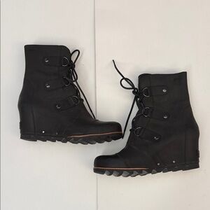 SOREL JOAN OF ARC BLACK LACE UP BOOTS